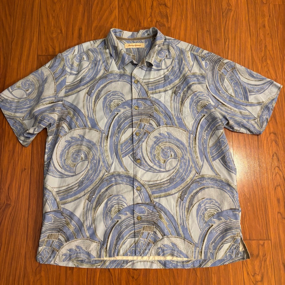 Tommy Bahama Silk Short Sleeve Button Down Shirt Blue Wave Swirl Pattern Mens XL